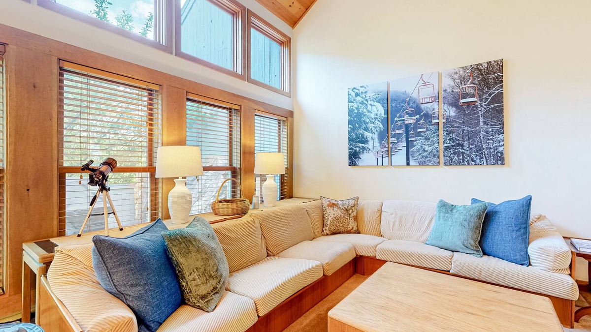 Londonderry Condo | Ski-in/ski-out, dog-friendly condo with 2 decks & fireplace - steps to lifts