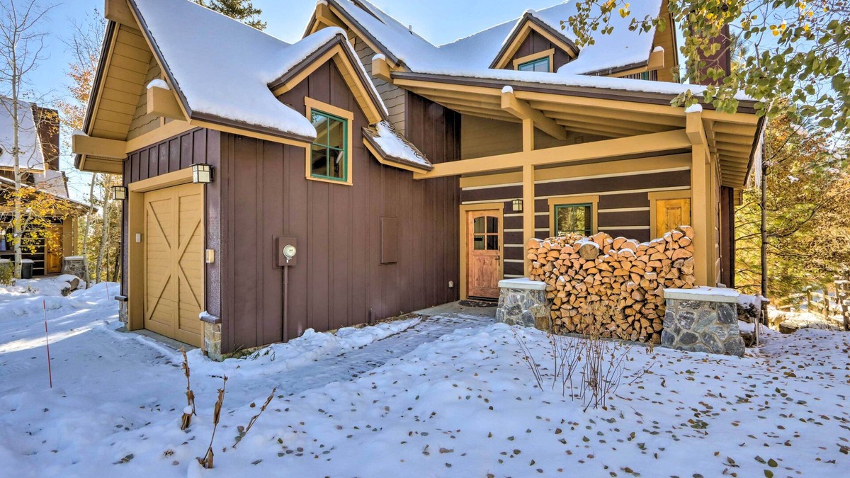 Tamarack Resort House | Ski-In/Ski-Out Donnelly Townhome w/Hot Tub!