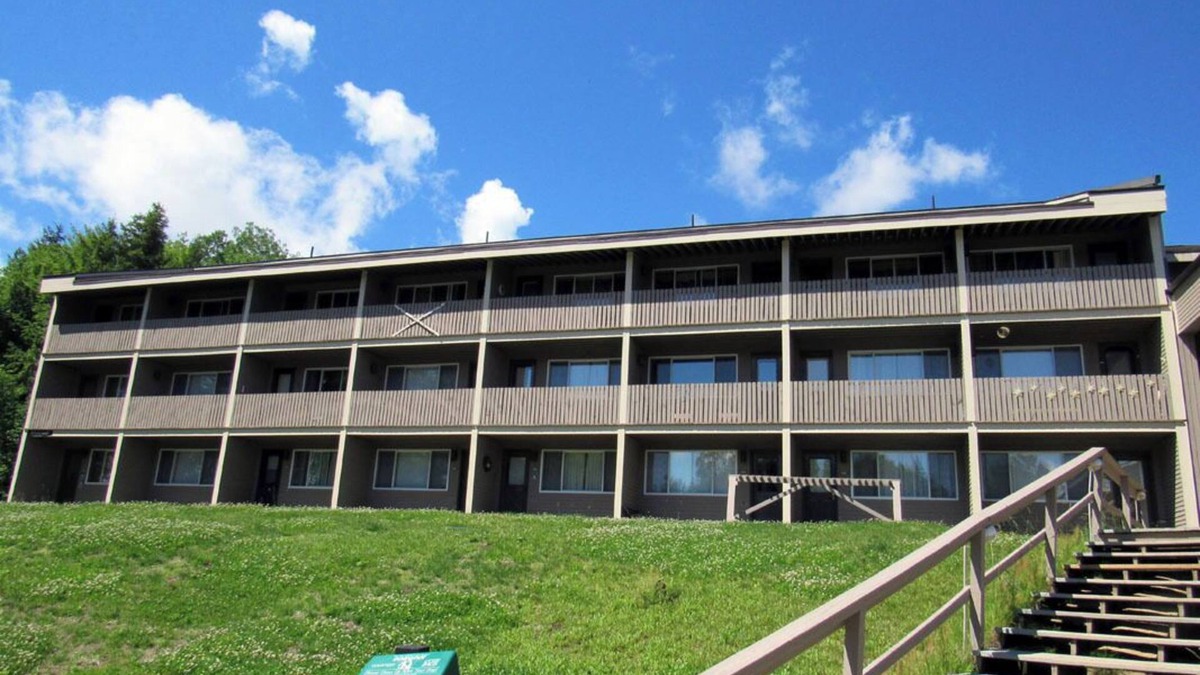 Sunday River Area Condo | Ski-in/Ski-out Fall Line Condo w/Indoor Heated Pool & Hot Tub
