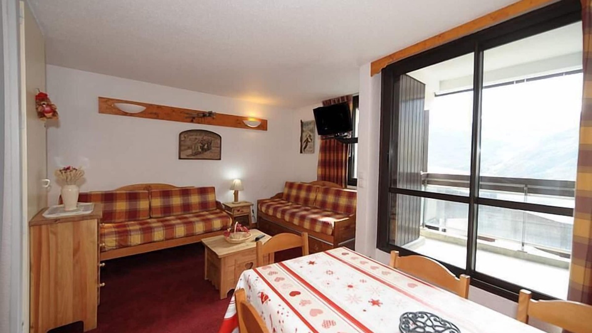 Reberty Apartment | Ski-in/ski-out & foot of the slopes, 5th floor, view mountain, balcony, tv, ski locker, 40m²