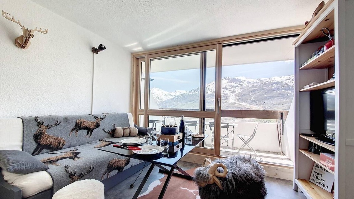 Les Menuires Apartment | Ski-in/ski-out & foot of the slopes, 7th floor, balcony, tv, 36m², Les Menuires