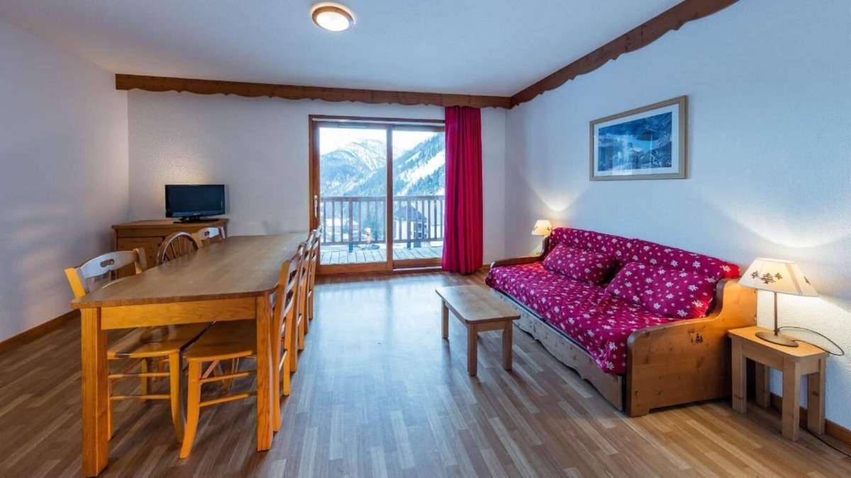 Arvieux Apartment | Ski-in/ski-out & foot of the slopes, terrace, balcony, parking, tv, ski locker, 50m²