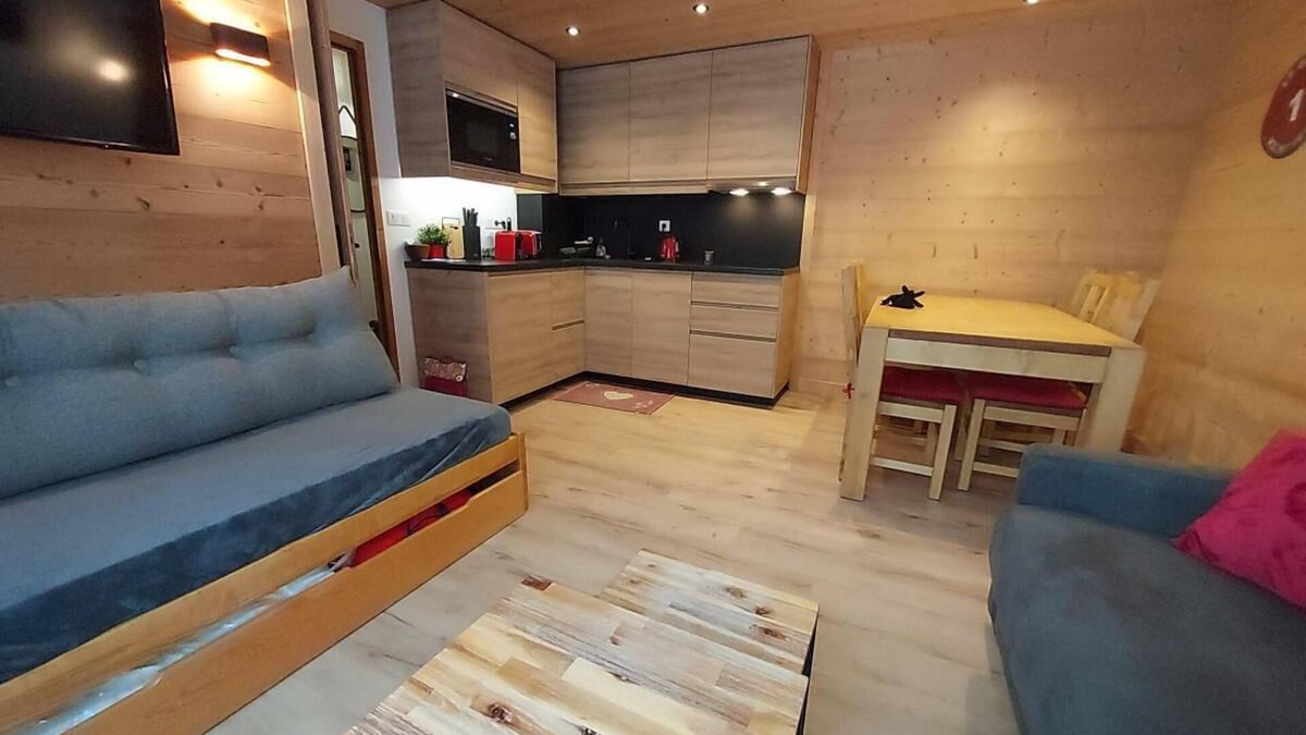 Les Avanchers-Valmorel Apartment | Ski-in/ski-out & foot of the slopes, Ground floor, view building, terrace, tv, ski locker, 31m²