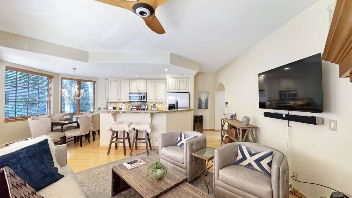 Edwards Apartment | Ski In Ski out, Heated Pool, Hot Tub, Perfect for Family