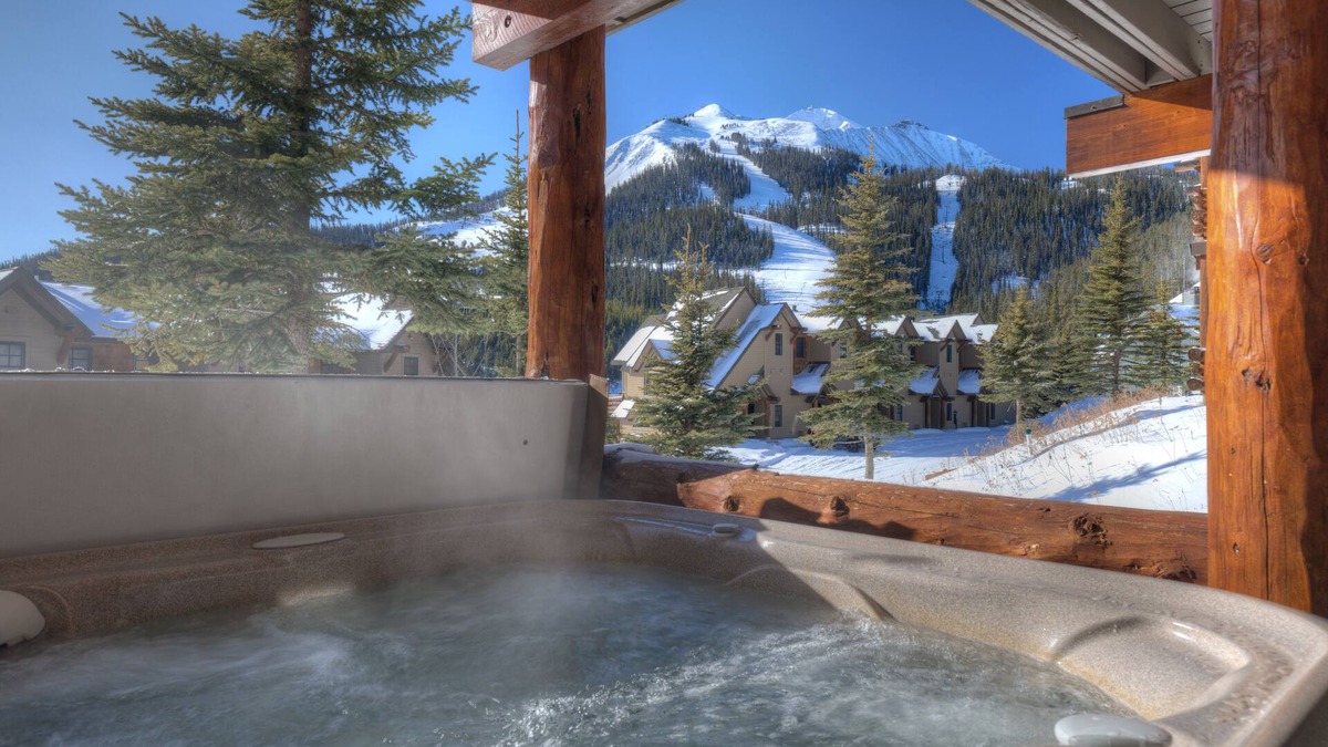 Saddle Ridge House | Ski-in/ski-out home w/private hot tub in Moonlight Basin - Saddle Ridge - Snow Den Chalet