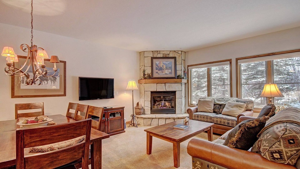 Four O'Clock Condo | Ski-in/ski-out, Hot tubs and sauna, Fireplace, Sleeps 8!