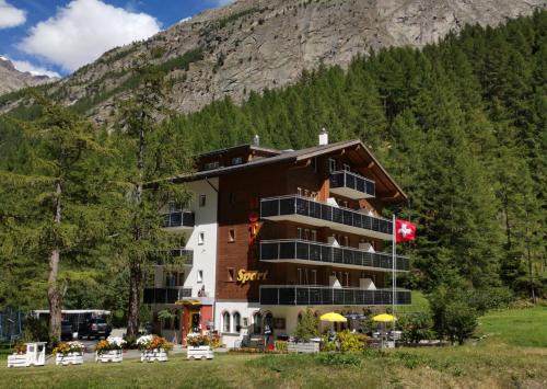 Saas Almagell Hotel | Ski-In/Ski-Out Hotel Sport