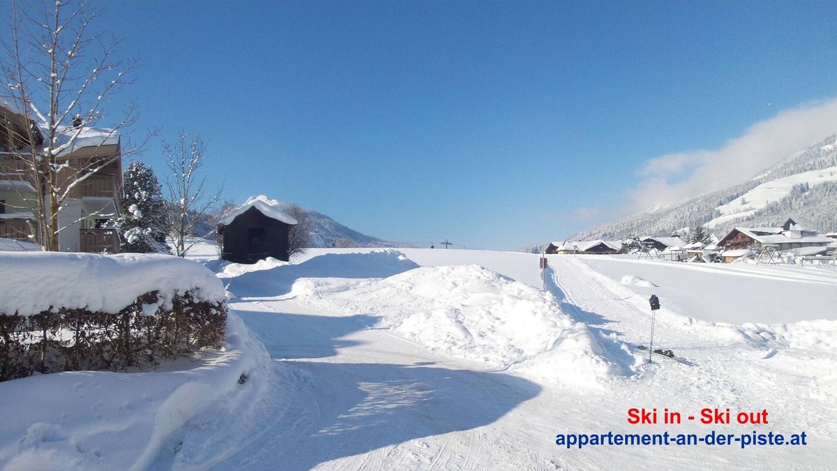 Rain Apartment | SKI-IN SKI-OUT in LEOGANG: 3 BR - Luxury FEWO * 82sqm * TopLocation * Garden * Fireplace