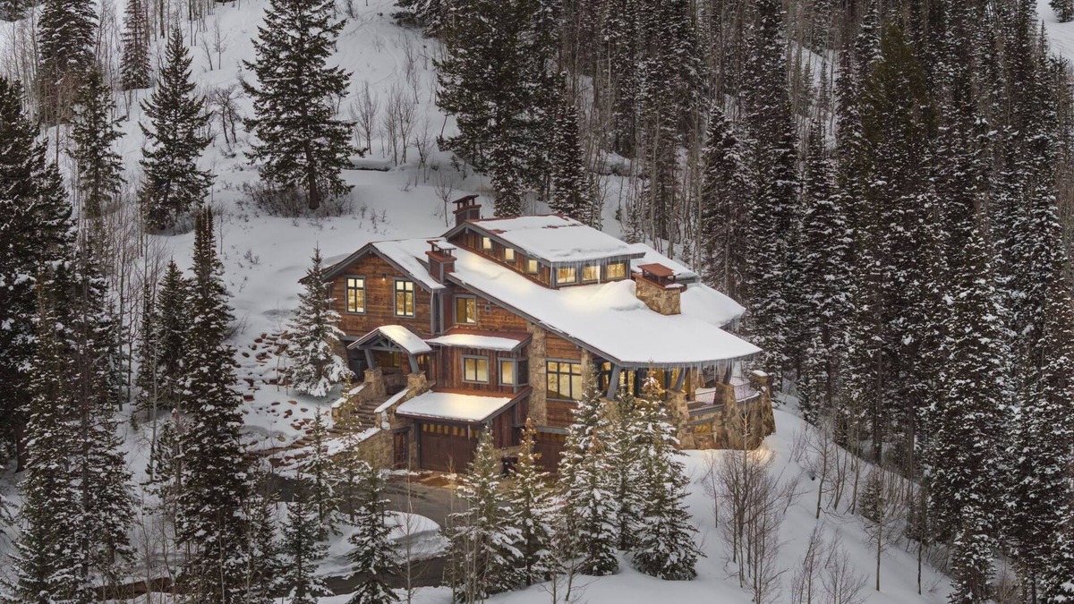 Park City House | Ski-In Ski-Out Luxe Chalet in The Colony, Hot Tub, Designer Interiors, Stunning Mountain Views