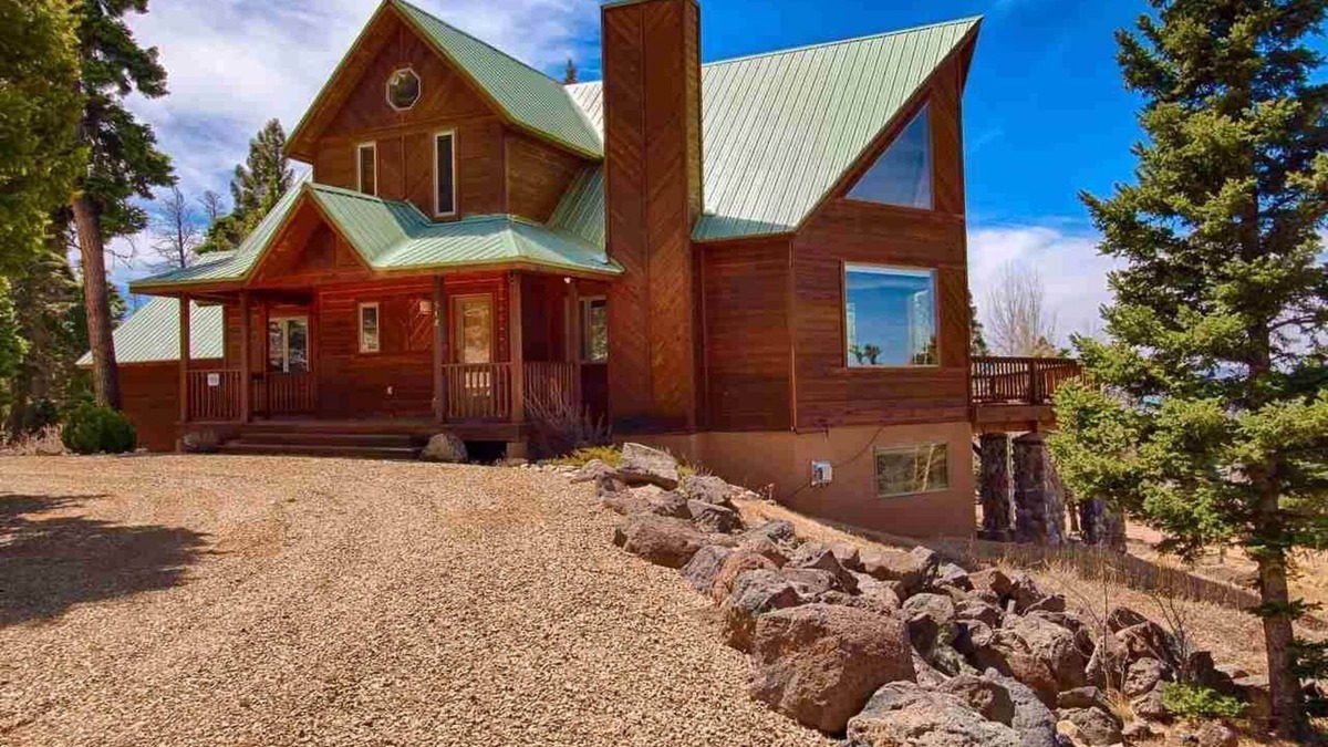 Angel Fire Ski Chalet | Ski-In Ski-Out Mountaintop Chalet at 10,000 Feet