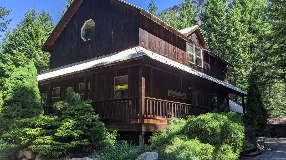 Mazama House | Ski-In Ski-out, near Mazama Store and trail system!