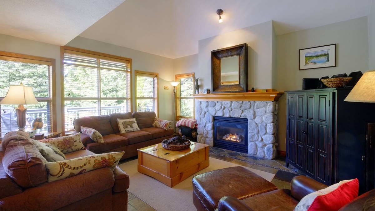 Upper Village House | Ski in Ski Out - Private Hot Tub - 3 BR - Large deck - BBQ - Parking