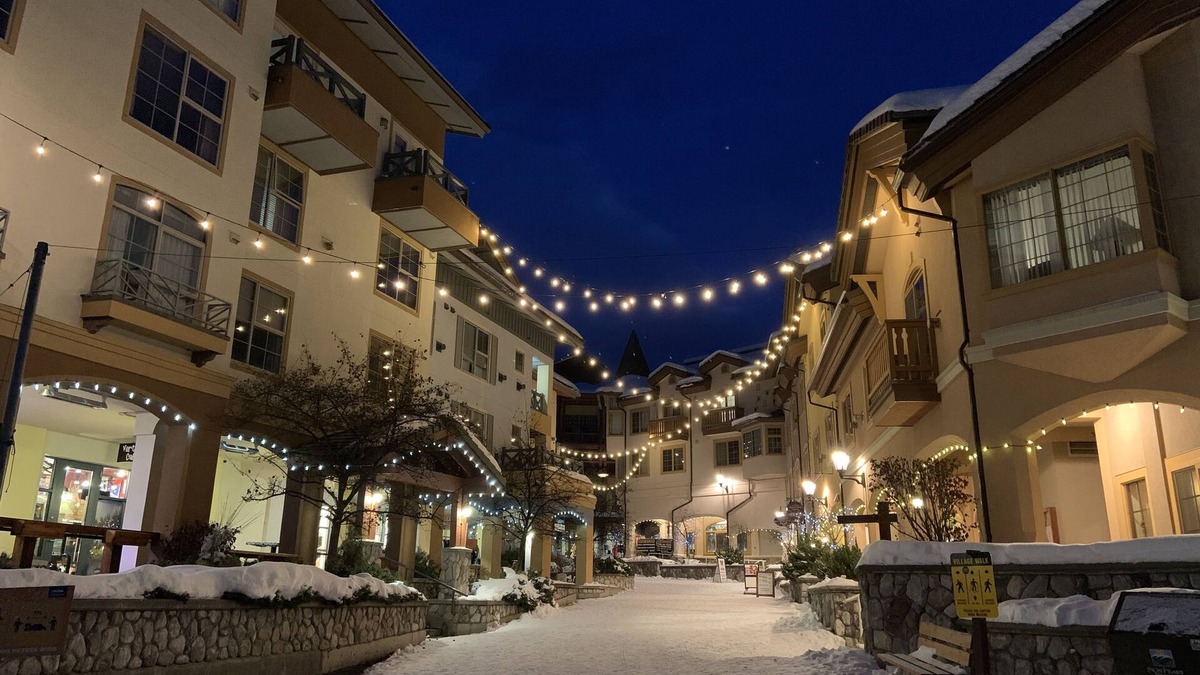 Sun Peaks Apartment | Ski-in|Ski-out, Renovated Studio, Sleeps 2, Full kitchen, Snow Creek Village