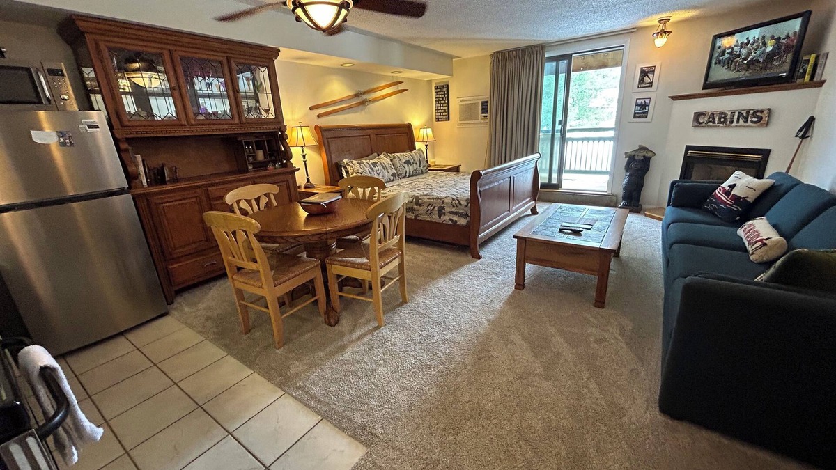 Jeffersonville Apartment | Ski-in/Ski-out Slopeside Studio Smuggler's Notch Resort - UPDATED LOWER RATES