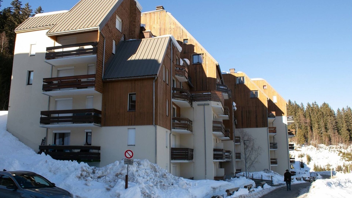 Le Pleynet Apartment | Ski in, ski out studio for 4 in the 7 Laux ski resort