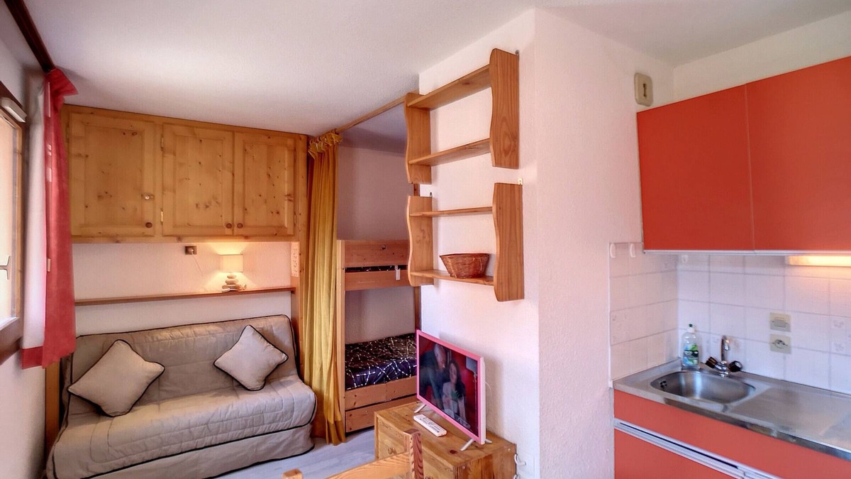 Les Bruyeres Apartment | Ski-in/Ski-out Studio for 3 in Les Menuires - Balcony, Great Location