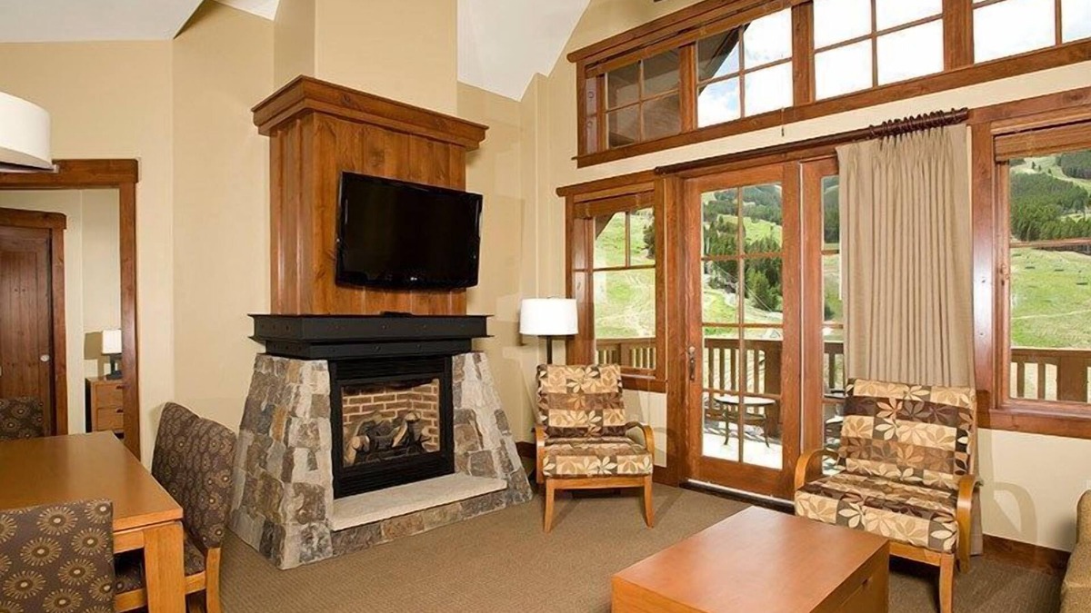 Peak 8 Condo | Ski-in/Ski-out Studio + Kitchen, Fireplace