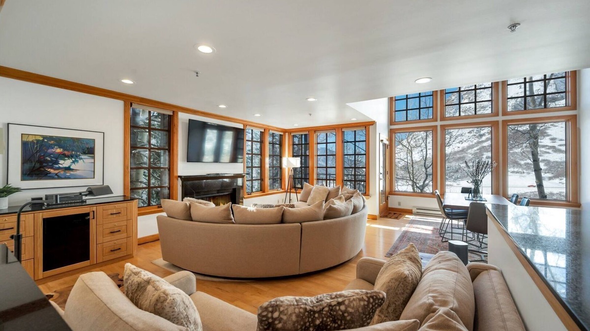 Salt Lake Mountain Resorts House | Ski in/Ski Out to Snowbird in Gorgeous Unit with Hot Tub and Beautiful Views