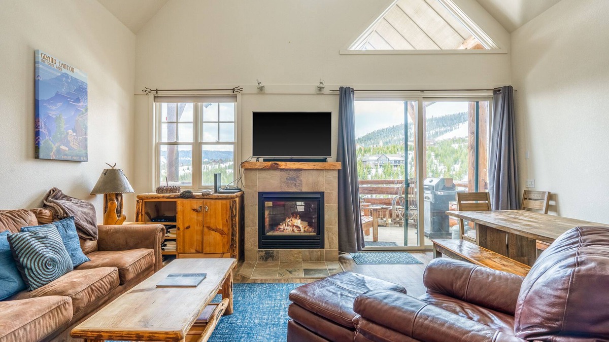 Saddle Ridge House | Ski-in/ski-out townhome with WiFi & W/D