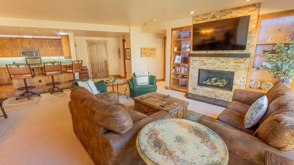 Crested Butte Condo | Ski In/Ski Out "WestWall Lodge" Luxury Mountain Accommodation A208