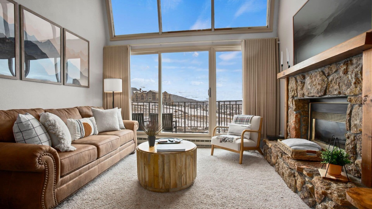 Steamboat Springs Condo | Ski In Top Floor Condo - Amazing Ski Area Views - Private Shuttle, Hot Tub, Sauna