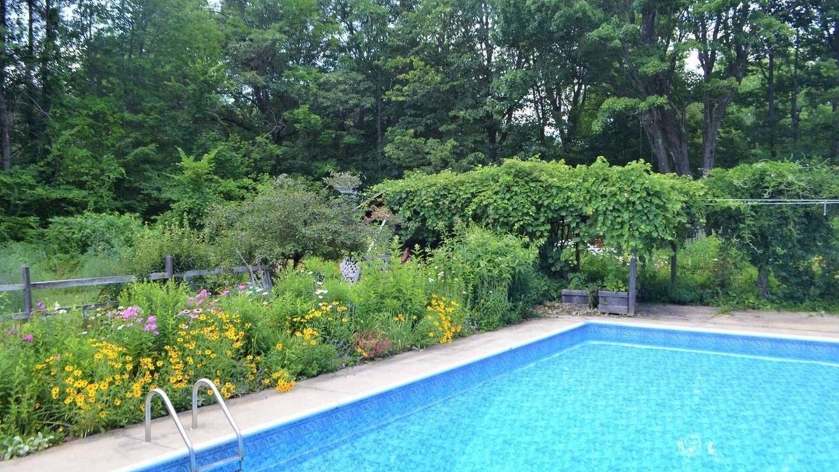 Henniker Apartment | Ski Minutes Away & Pool Onsite