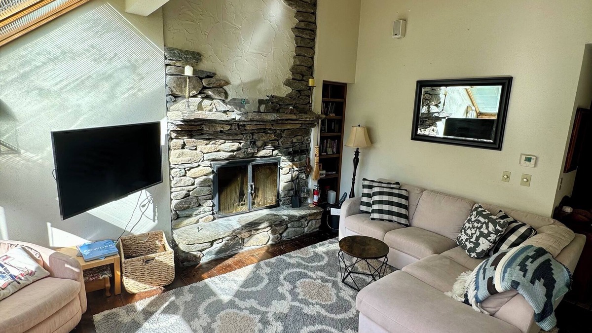 Plymouth Condo | Ski & Mountain Getaway-Minutes to Okemo, Killington, Long Trail, and many lakes!
