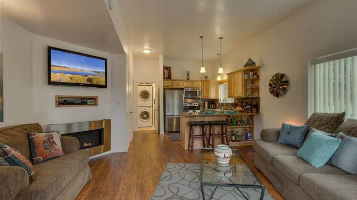 Tahoe Village Condo | SKI MOUNTAIN GETAWAY! AMAZING LOCATION FOR SKIING, HIKING AND SEEING LAKE TAHOE.