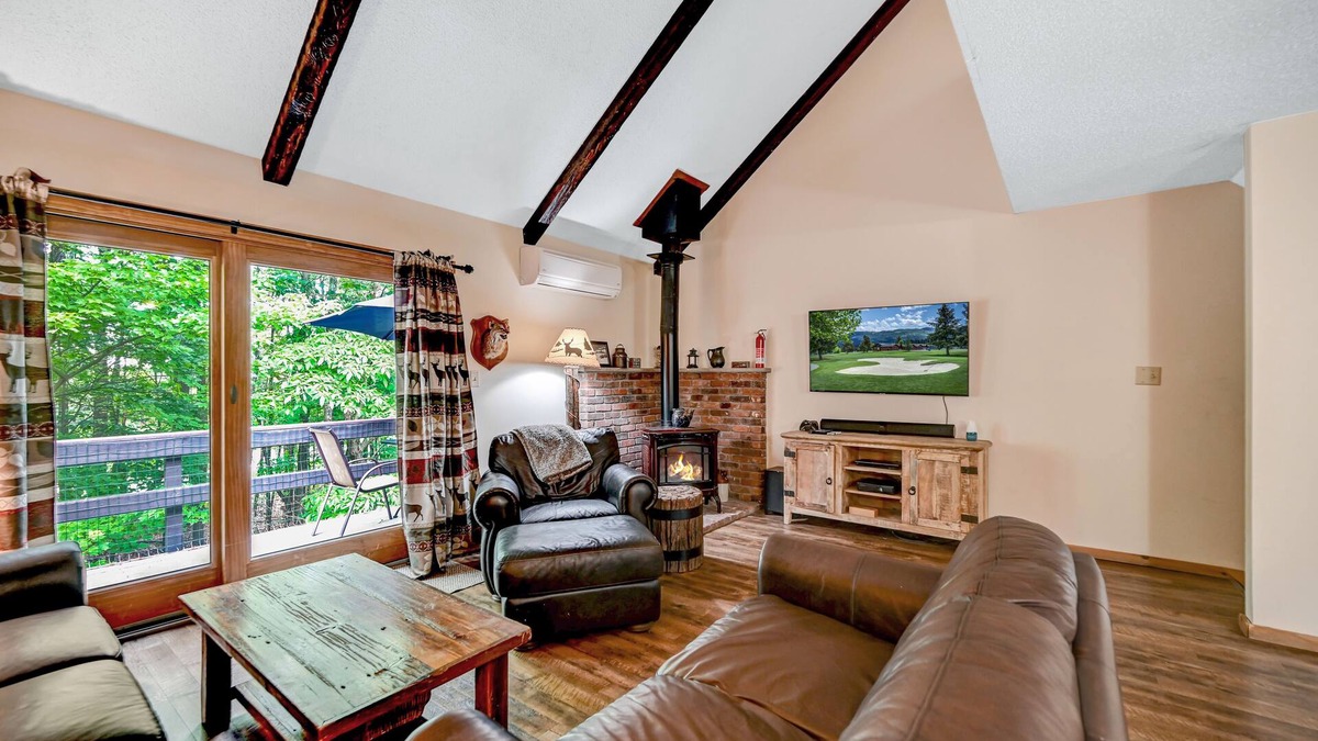 Village at Camelback House | Ski On/Off Camelback,Snowtubing,Pool,Waterparks,Paintball,Casino,Tennis,Zip-Line