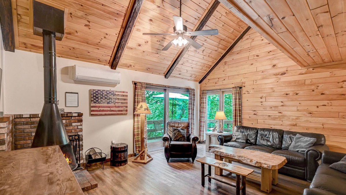 Village at Camelback House | Ski On/Off Camelback,Snowtubing,Pool,Waterparks,Paintball,Casino,Tennis,Zip-Line