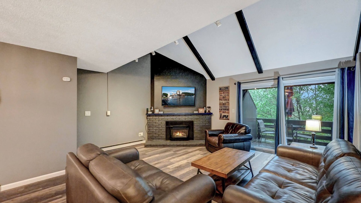 Village at Camelback House | Ski On/Off Camelback,Snowtubing,Pool,Waterparks,Paintball,Casino,Tennis,Zip-Line