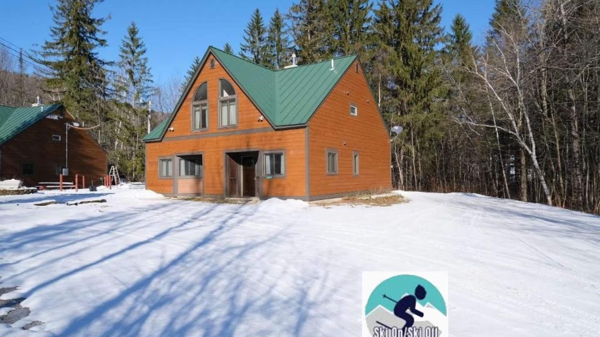 Central Vermont- Killington House | ☆ SKI ON & OFF ☆ Spruce Glen C on Great Eastern Trail w/AC, Sauna, Fireplace