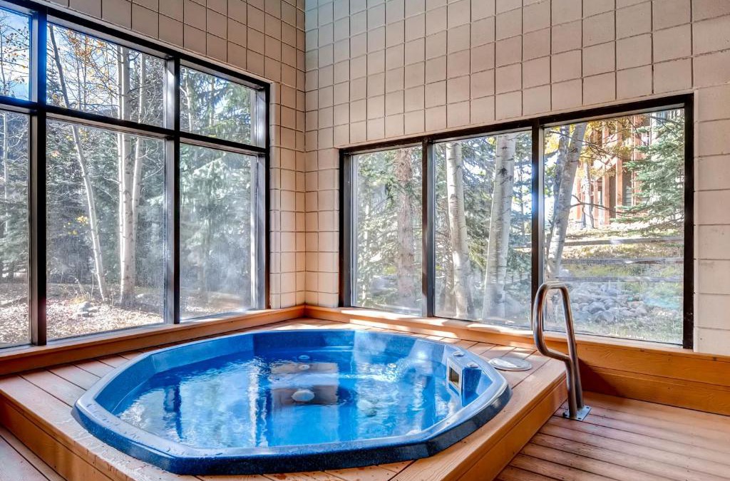 Mountain House Apartment | Ski Run Condominiums #108