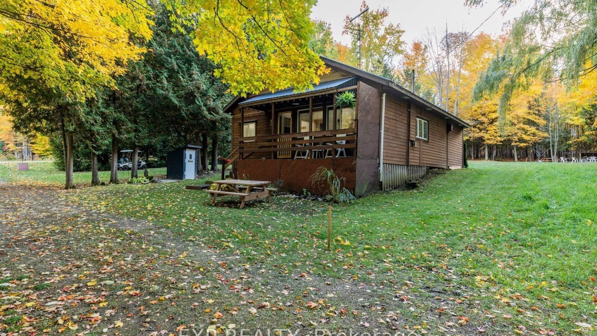 Flesherton Cottage | Ski season rental. Cabin located 10 min drive from Beaver Valley Ski club