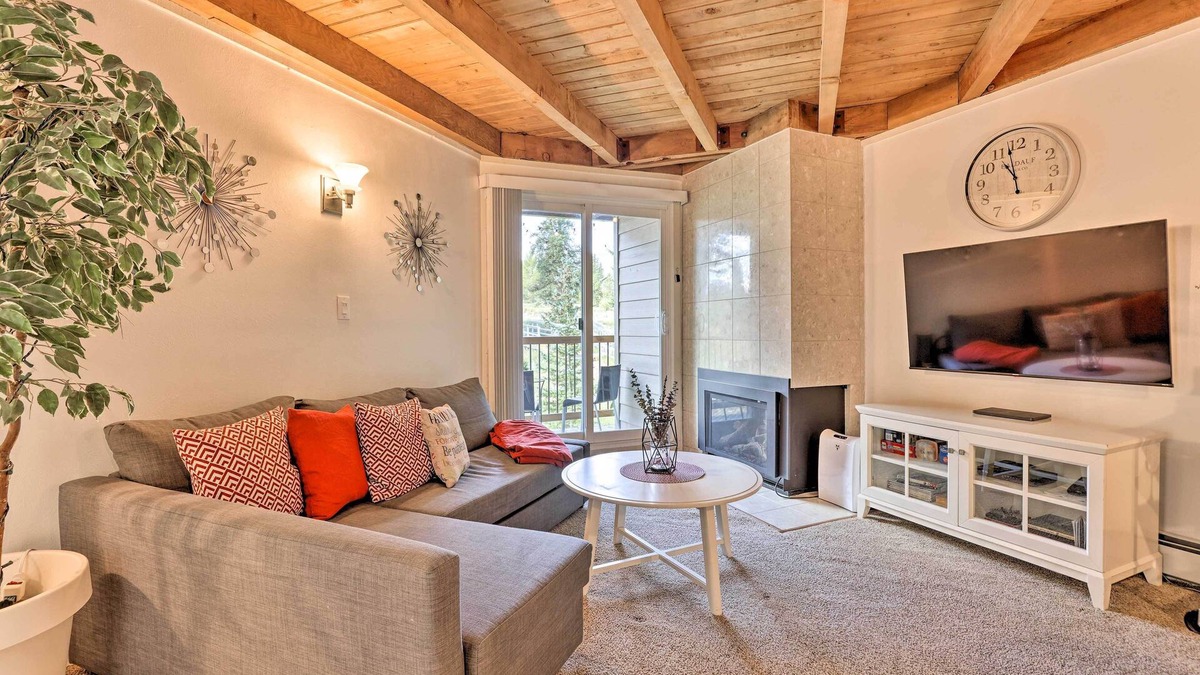 Wildernest Condo | Ski Shuttle & Pool: Modern Silverthorne Condo!