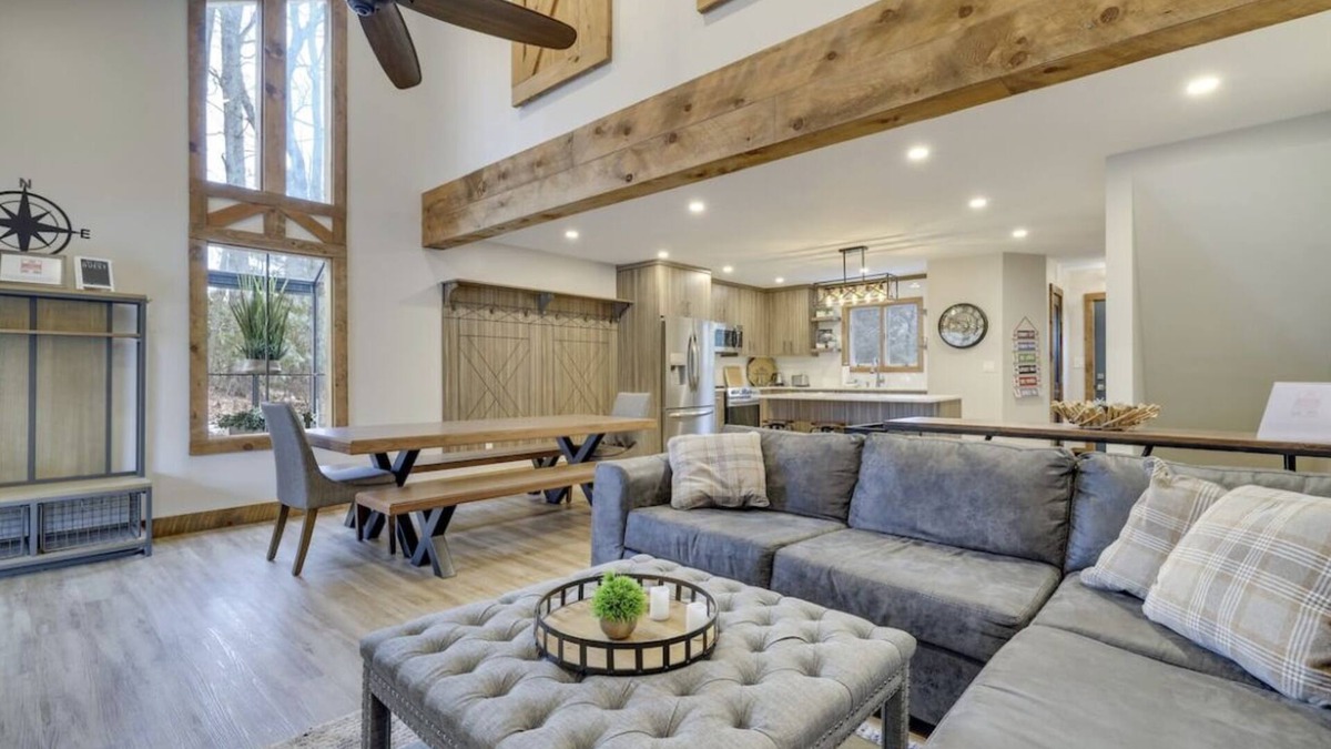 Tannersville House | Ski Side Escape-3 bedrooms, 2.5 bath sleeps 10 located one mile from Camelback!