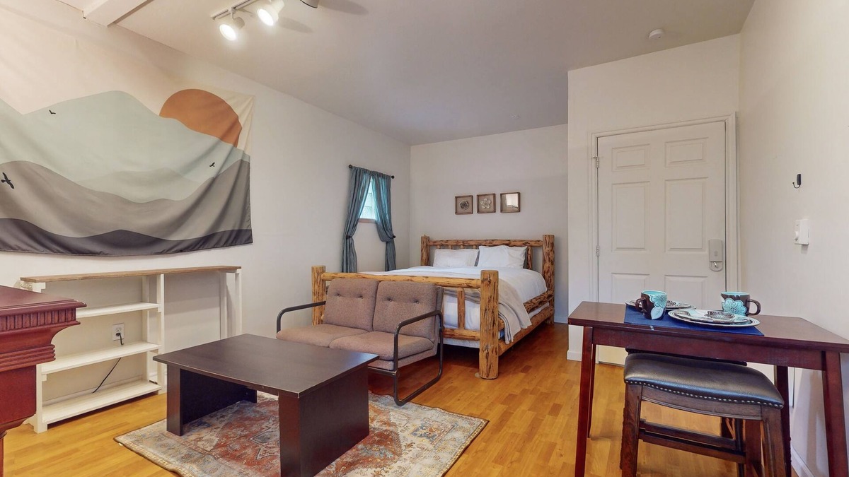 Snoqualmie Pass Apartment | Ski side studio unit with fireplace, desk/chair and Wifi