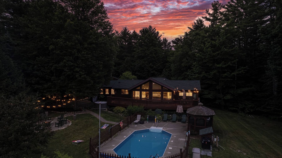 Warrensburg Ski Chalet | Ski Spa Arcade Gore Mtn Views Lake George Retreat