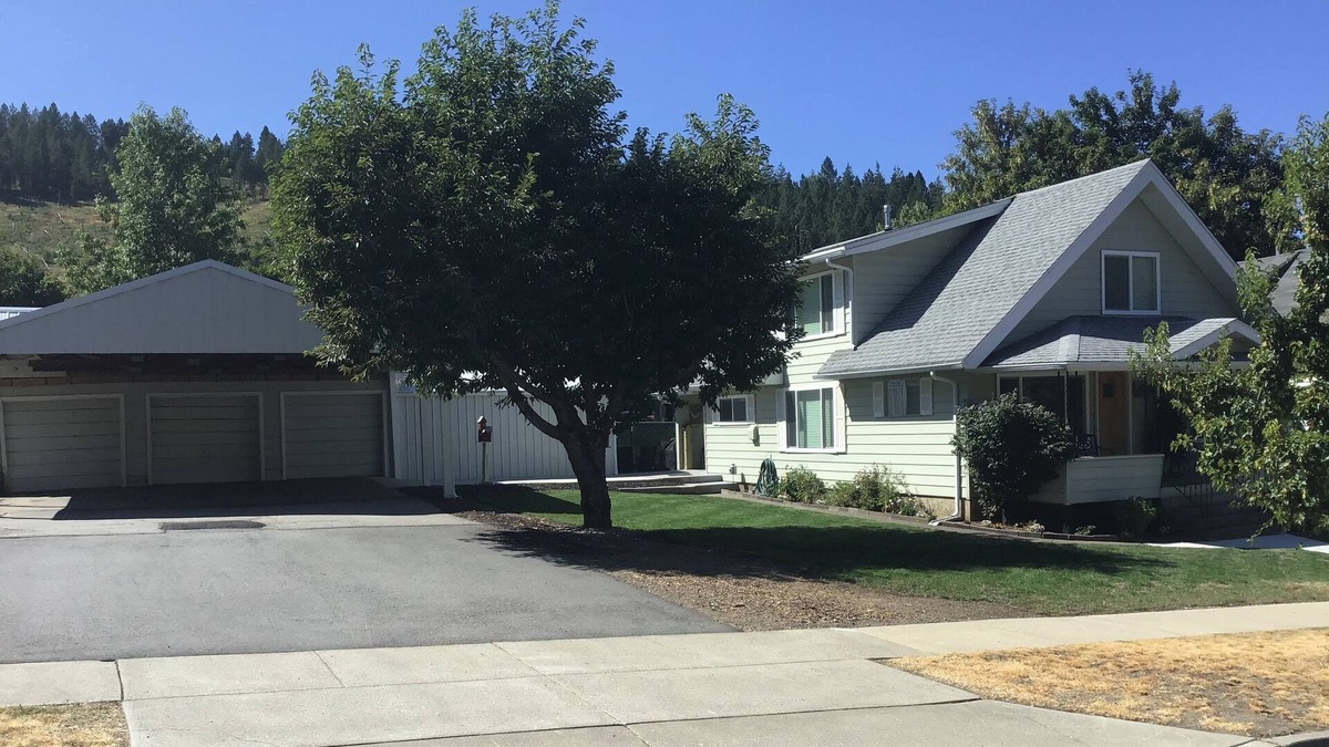 Kellogg House | Ski storage, Pool table, gazebo, game room, stocked kitchen 5 star reviews Fun!