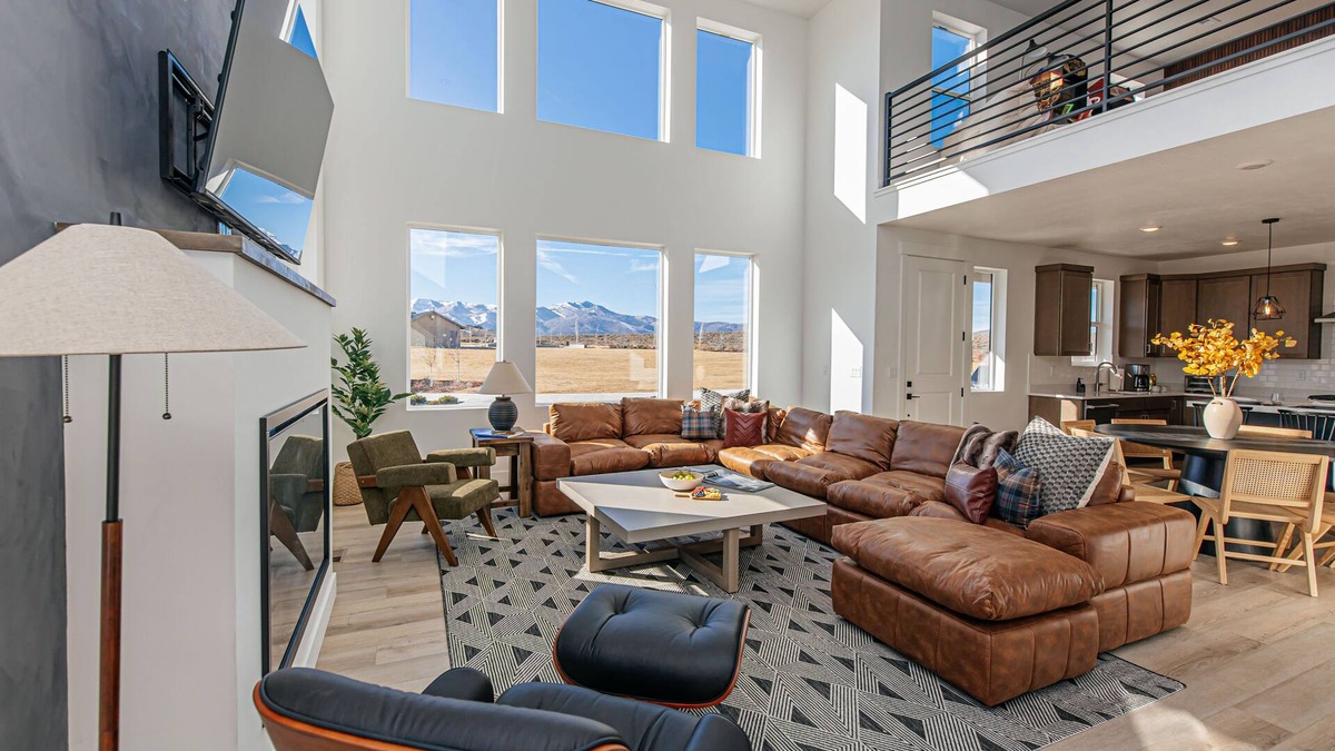 Park City Ski Chalet | Ski&Tee Mountain Chalet: modern retreat w/golf simulator, hot tub, & game room