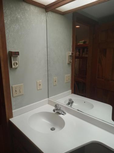 Warren House | Ski to your back door! Shared condo with ski professional and cat.