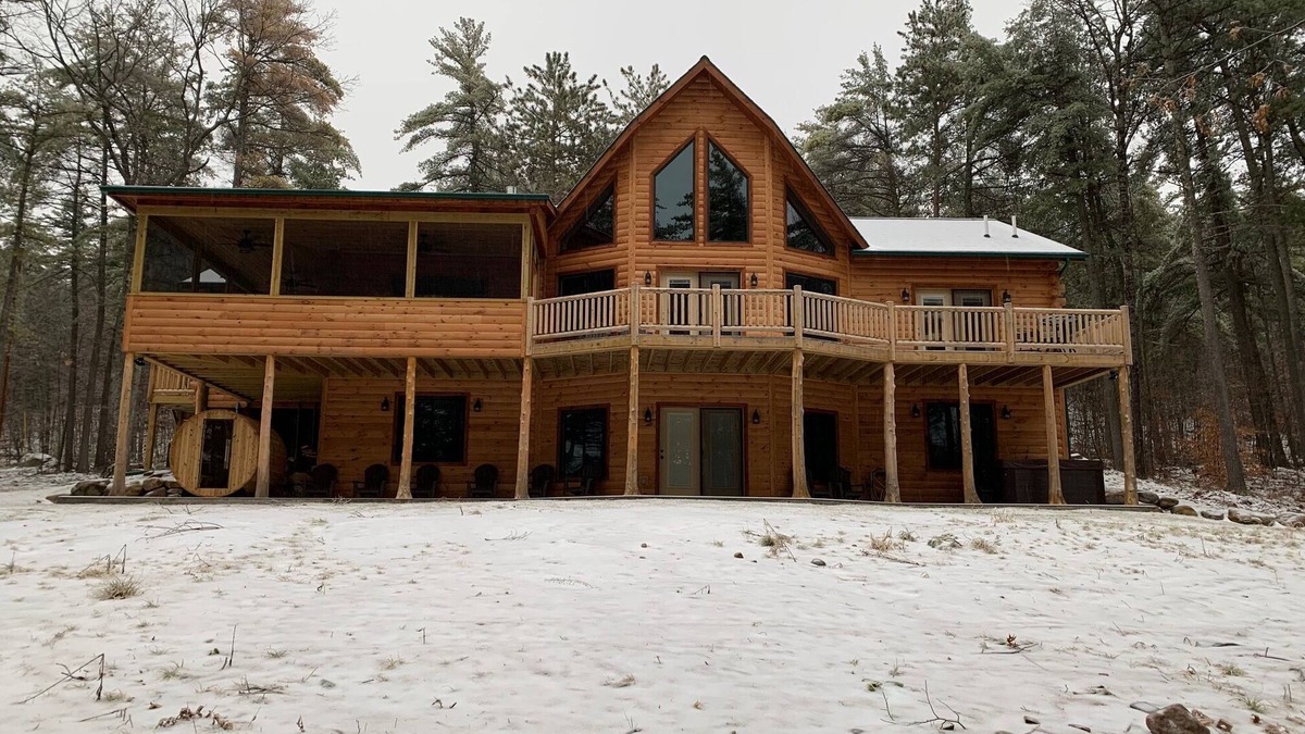 Jay Ski Chalet | Ski Whiteface . A luxurious log cabin Deer Pine Chalet