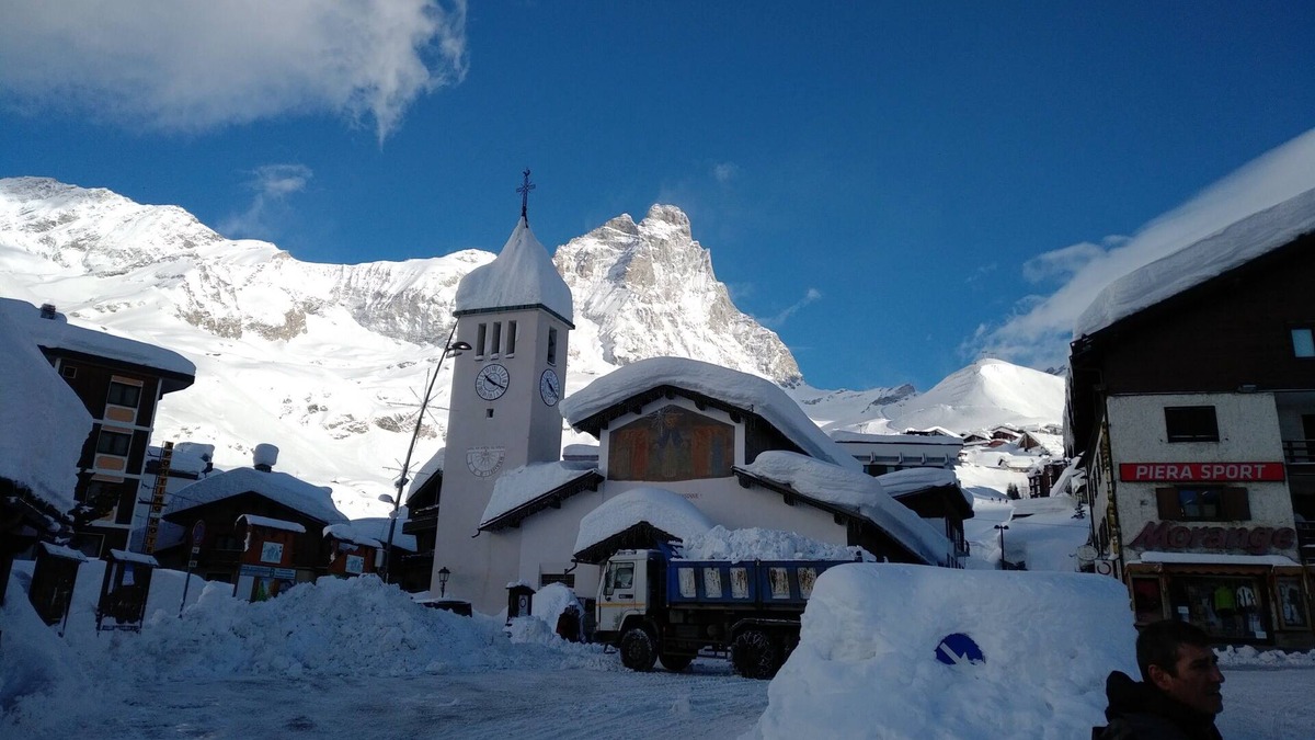 Cervinia Apartment | Skichalet Cervinia Ski-in-ski-out 3 Apt. Sanny+elena+bassi 12-18 Pers. Wifi