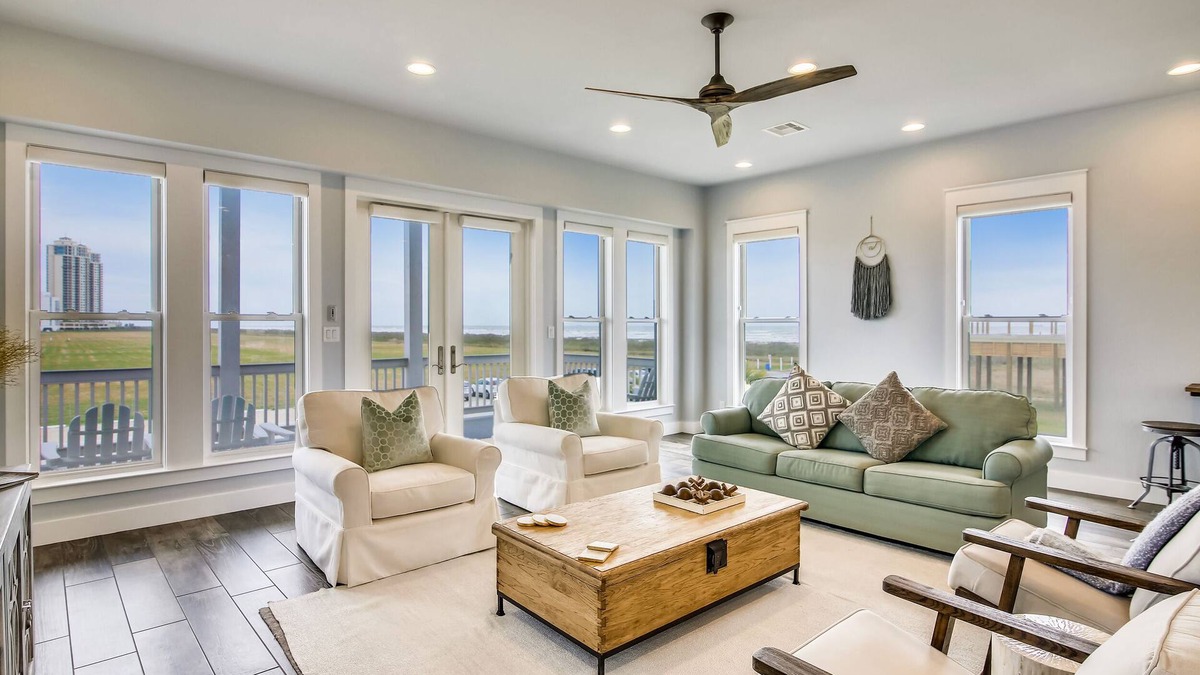 Galveston House | Skin and Bones | 2 Decks + Beachfront!