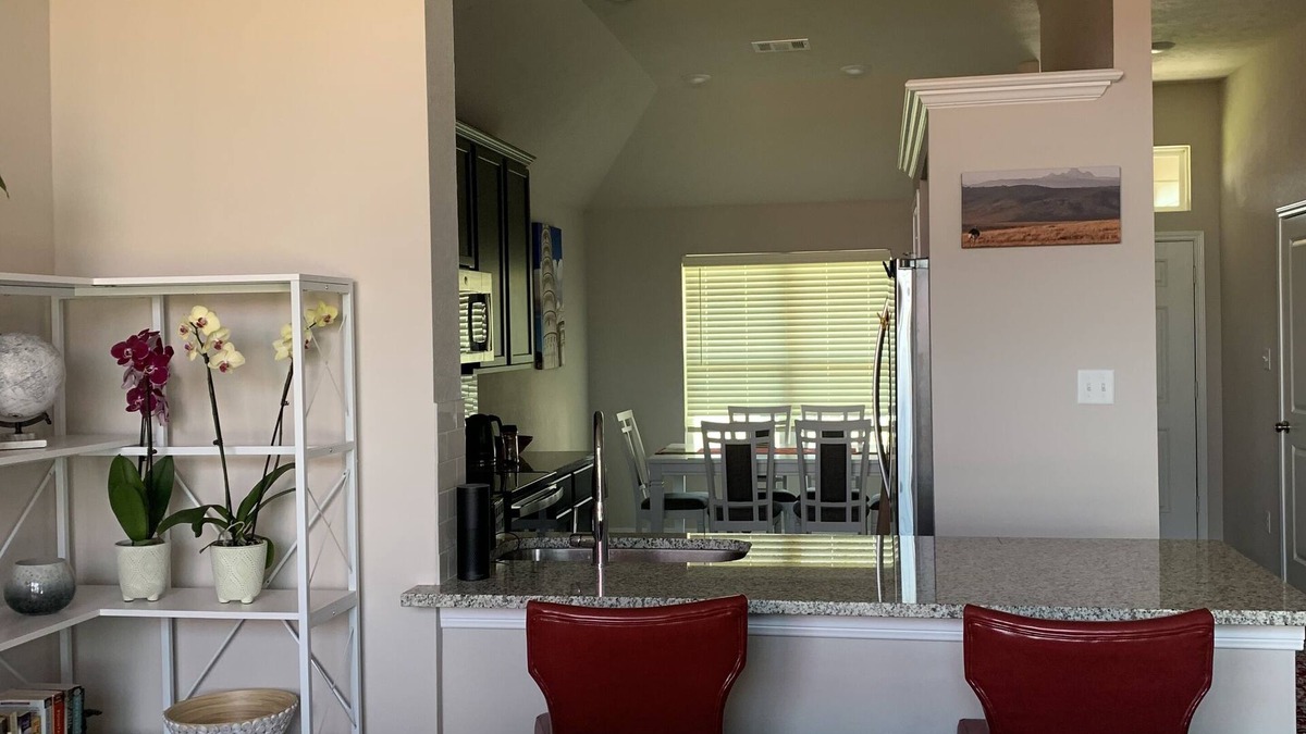 College Station House | Skip the gameday/graduation gridlock