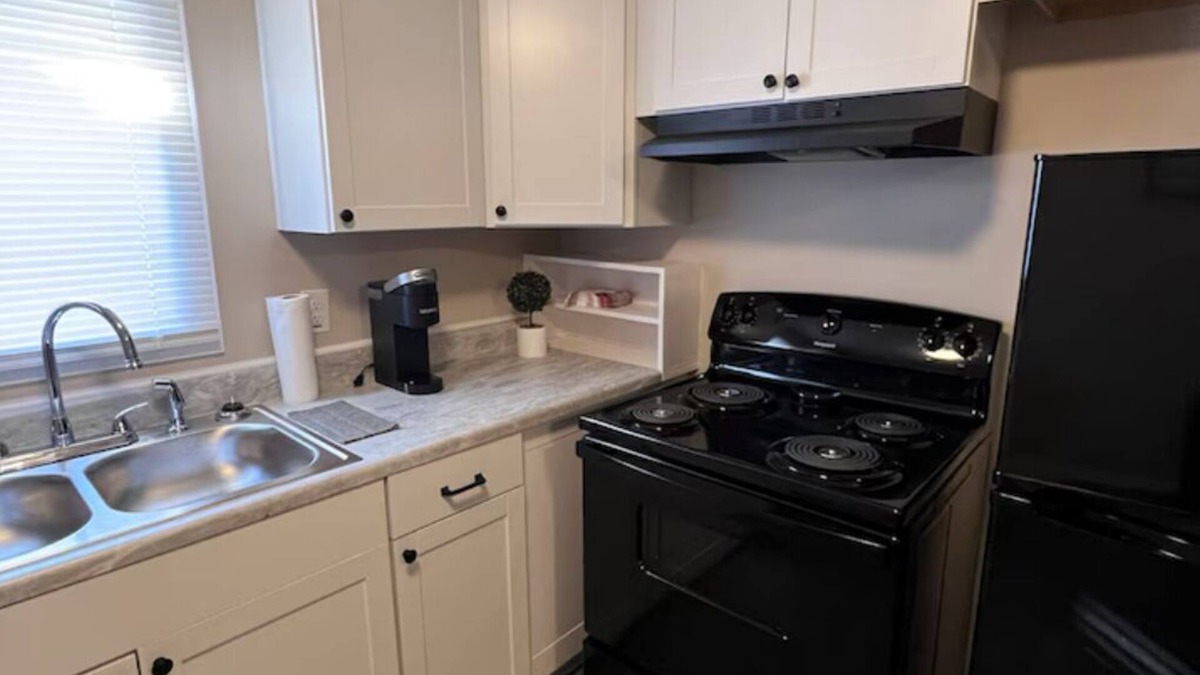 Rockingham Apartment | Skipper 2: Chic 1-bedroom apartment with AC, WiFi in charming Rockingham