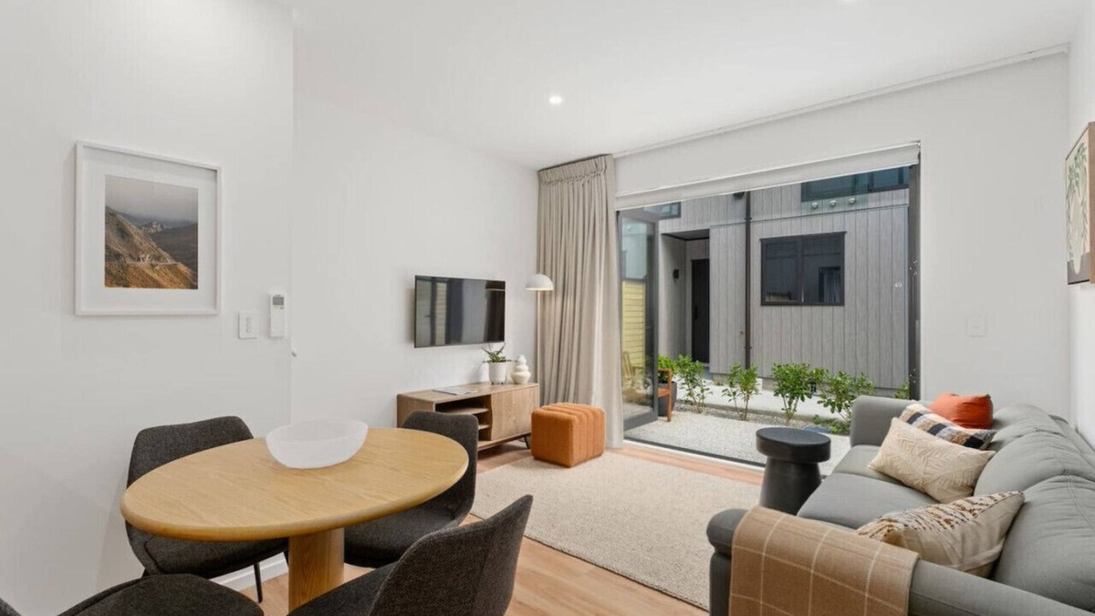 Arthur's Point House | Skippers Rest | Near Coronet & QT Central