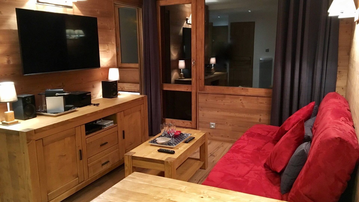 Meribel-Mottaret Apartment | SKIS BY THE FEET- 2 ROOM/CABIN - DONE AGAIN - HIGH SPEED WIFI -CALME AND CLEAR VIEW
