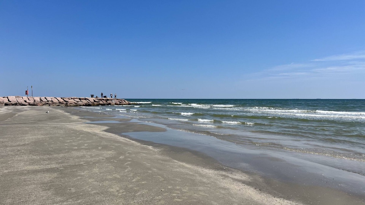 Crystal Beach RV Rental | Skoolie Glamping on Canal in Crysteal Beach, Texas