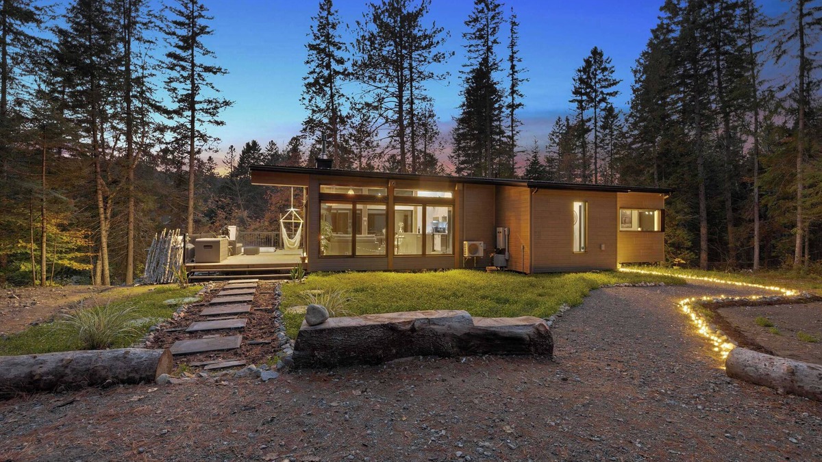 Saint Come Ski Chalet | SKOV Chalets | Brand New | Riverside | Spa and Sauna